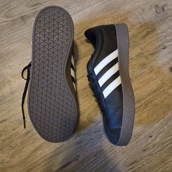 Adidas - Picture 3 of 4